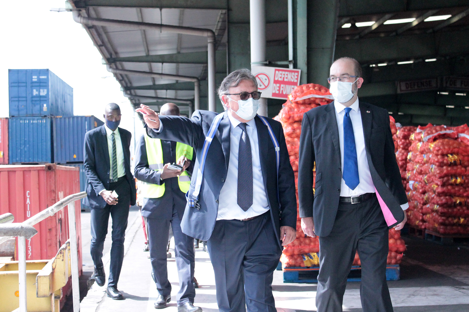 James Duddrigde visite le quai fruitier d'Abidjan